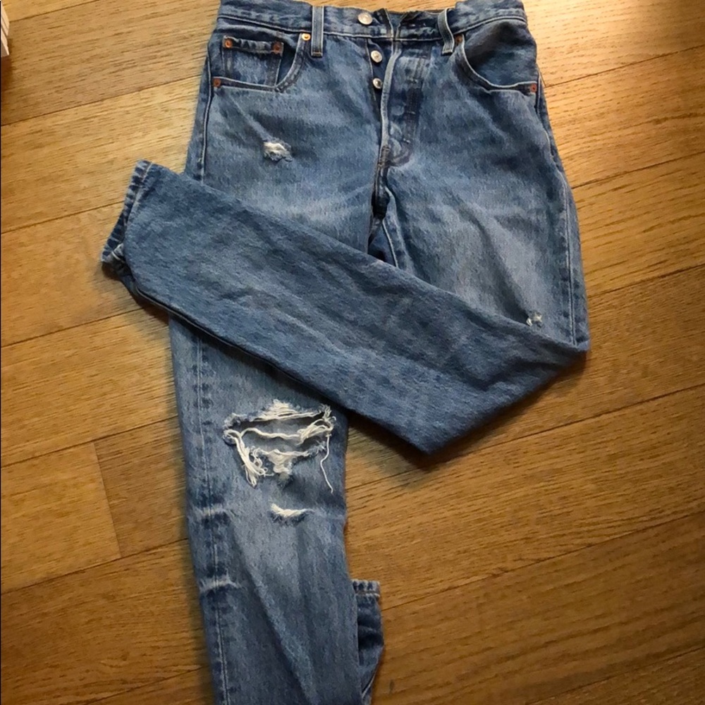 Levi’s high waisted distressed boyfriend jeans